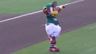 20230730　スタメン発表の応援歌に合わせて踊るクラッチ