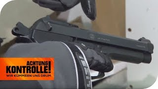 Mann bedroht Fahrgäste mit Schreckschusspistole am Stuttgart Hbf | Achtung Kontrolle | kabel eins