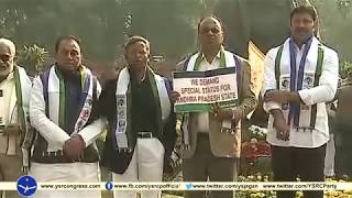 YSRCP leaders Dharna @ Parliament demanding Spl status to AP @New Delhi 27 Dec-2018