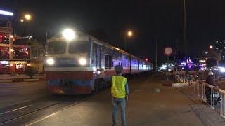 [15/03/2021] D19E-924 kéo tàu SE4 / Passenger train SE4 in Ho Chi Minh City