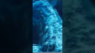 恐ろしい巨大な海の怪物が人を食べるHorrible giant sea monster eats people