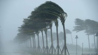 প্রবল বেগে বায়ু প্রবাহিত হতে দেখলে বলতেন