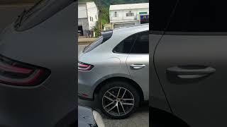 正2022年5月出廠PORSCHE   MACAN  顏色～金屬雲白石