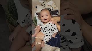 夫の膝の上でされるがまま。。#子育て#shorts #日韓ハーフ #baby #かわいい#0歳 #1歳 #2歳 #3歳