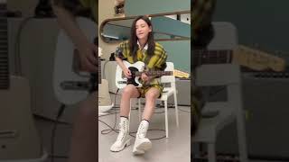 #于文文 #乘风破浪《你的样子》吉他Solo 竖屏版 220717 微博更新 Kelly Yu Vlog Weibo Updates #浪姐3 #吉他solo #你的样子 #shorts