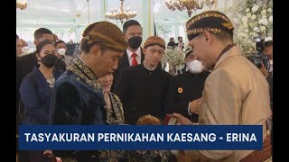 Raja Pura Mangkunegaran Sematkan Pin Kumudawati ke Presiden Jokowi