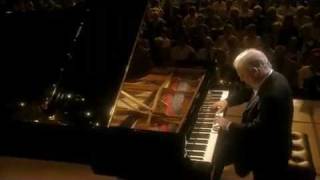 Barenboim plays Beethoven \