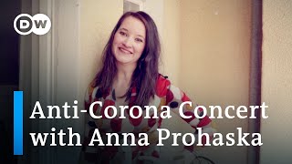 Anna Prohaska serenades her neighbors - classical music for the coronavirus lockdown