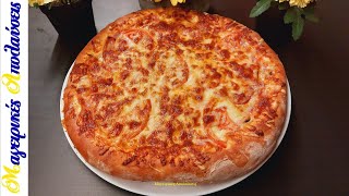 The Fluffy XXL Pizza (32cm) with DOUBLE CHEESE inside the rim around and as a filling on the Pizza.