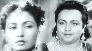 Karman Ki Gati Nyari Jag Mein, Meena Kumari - Veer Ghatotkach, Emotional Song