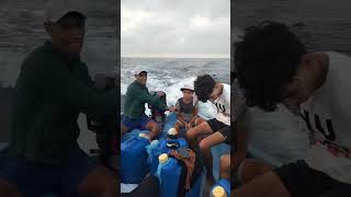 شاهدوا وصول حراقة 🚤 🌊 جزائرين صغار في سن 🇩🇿😭 إلى إسبانيا 🇪🇦🇪🇺 في بوطي