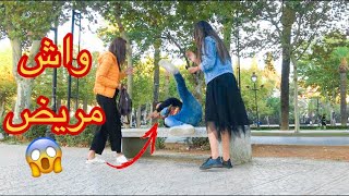 مقلب: النوم على الناس بالمترو في الشارع- Prank: sleeping on people in street😂