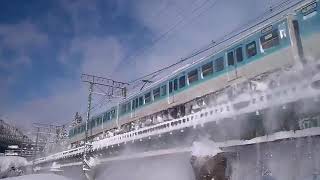 [上越線 ] 雪晴れの土樽鉄橋を行く115系長野色 A train traveling over a railway bridge on a snowy day at Joetsu line