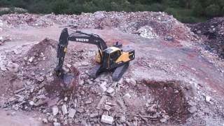 Volvo EC220E crawler excavator - optimized hydraulics