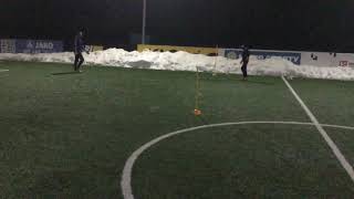 Юный вратарь тренируется. Интересные  упражнения. Review goalie training. Interesting exercises.