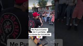 Jesús Ortiz de fuerza regida | Le pide instrumentos a músicos en la calle para cantar Ch y la pizza