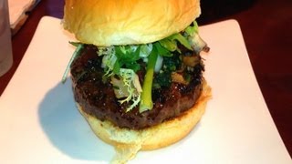 Bachi Burger vs The Burger Bar - BURGER WARS #11 (Las Vegas)