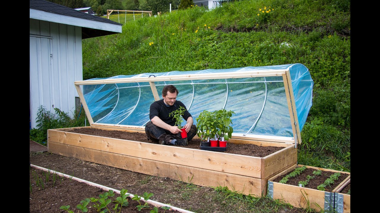 Easy DIY Hinged HOOPHOUSE For Raised Bed - YouTube