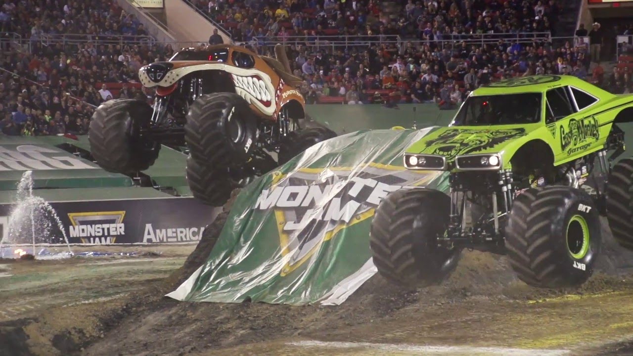 Monster Jam World Finals XIX (2018) Racing Highlights - YouTube