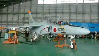 T-4 (練習機)地上・機能作動展示説明の様子・・・2011入間航空祭