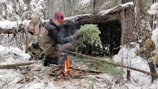 SOLO BUSHCRAFT CAMP  4 Items Only -Natural Shelter- Wild Game Over the Fire