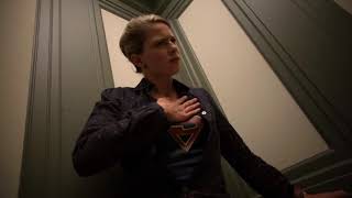 3x02 Kara has panic attack in elevator