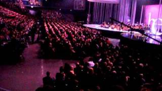 Barry Manilow singing "Cannot smile without you" at Nobel Concert 2010 Oslo-1.MPG
