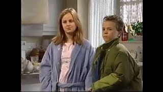 Coronation Street - Gail and Richard return from holiday 29/10/01