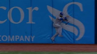 TOR@TB: Bautista slams into wall for a running catch