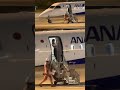 乗客搭乗間近、燃料搭載確認！【夜】ana wings bombardier dhc 8 402q dash 8 大阪国際（伊丹）空港 shorts