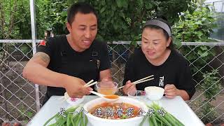 雨后天气有些凉，晓鹏做碗酸汤肥牛，热乎乎的一碗下肚全身暖和