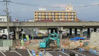 ２０２２年１０月 もう二度と見れなくなる 青森県八戸市 JR八戸線本八戸駅前八戸中心街方面道路「新しくできた道路標識 ともう見れなくなる道路標識」「JR八戸線ウミネコシンボルマーク車両」