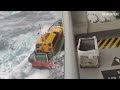 Omg! 😱 Lady pilot disembarked the ship on rough weather
