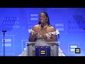 raeshanda lias receives the hrc influence award at the 2025 hrc greater new york dinner