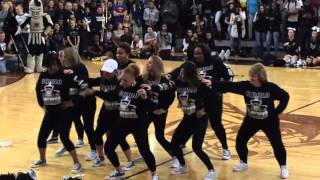 Still Got It High School Moms Hit The Quan And Nae Nae At Their Kids High School Pep Rally