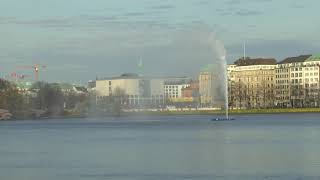 🧡 DIE ALSTERFONTÄNE ⛲️ AUF DER BINNENALSTER 🇩🇪  💙 THE ALSTER FOUNTAIN ⛲️ IN HAMBURG APRIL 12, 2015