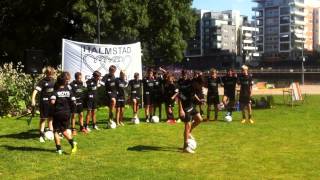 Halmstad för alla. Nej till rasism. Boys Academy FF's uppvisning.