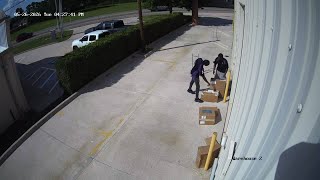 VIDEO: FedEx worker appears to kick, throw packages outside Baton Rouge business