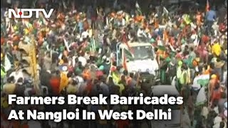 Tractor Rally: Farmers Breach Barricades, Change Route, Reach Central Delhi