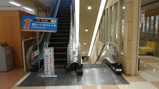 イオン戸畑店のエスカレーター 下り 日立