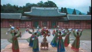 Kain Jan Muk Dan (Flower Dance)