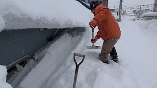 2023年 北海道田舎生活 雪下ろし１7🌈  落雪後の10センチ以上の氷などの除雪