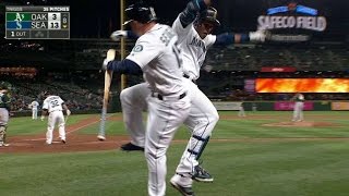 OAK@SEA: Cano hits Mariners' fourth homer of game