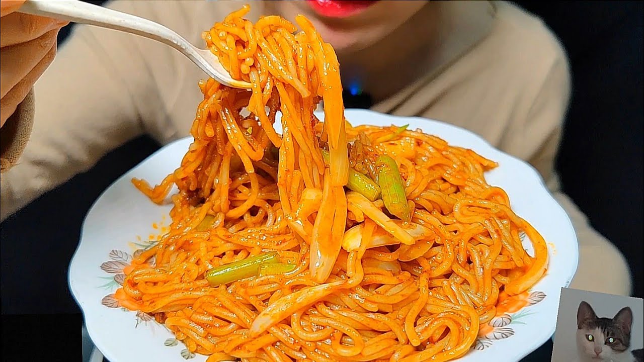 ASMR Chinese Spicy Noodle MUKBANG - YouTube