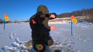 ПЕРВЫЙ ЛЁД 2022-2023! ПОКЛЕВКИ ЩУК НА ЖЕРЛИЦЫ🚩 Зимняя рыбалка на реке по первому льду