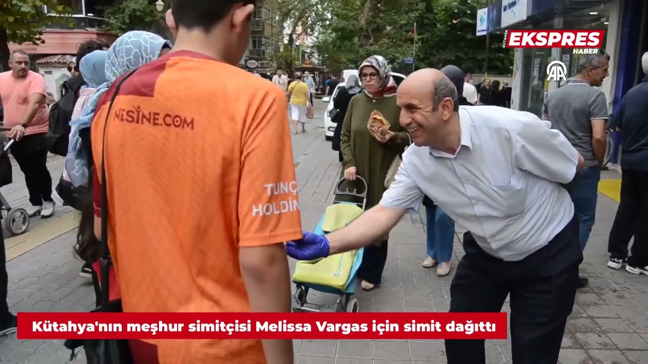 Kütahya'nın Meşhur Simitçisi Melissa Vargas Için Simit Dağıttı - YouTube