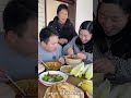 婆婆纵容自私老公霸占食物，原来是为了帮我教训他，老公看着我吃肉气哭了！【敏哥夫妇日常】