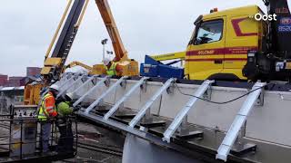 Timelapse: bouw Zwolse busbrug in één minuut