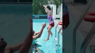 Tooktook kiske dar se swimming pool me nhi ja rhe!! #funny #cutebaby #swimming