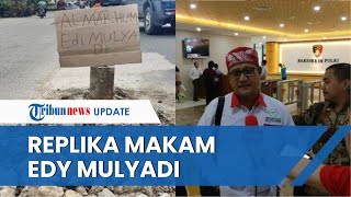 Penampakan Replika Makam Edy Mulyadi di Jalanan Samarinda, Warga Protes Buntut 'Hina Kalimantan'